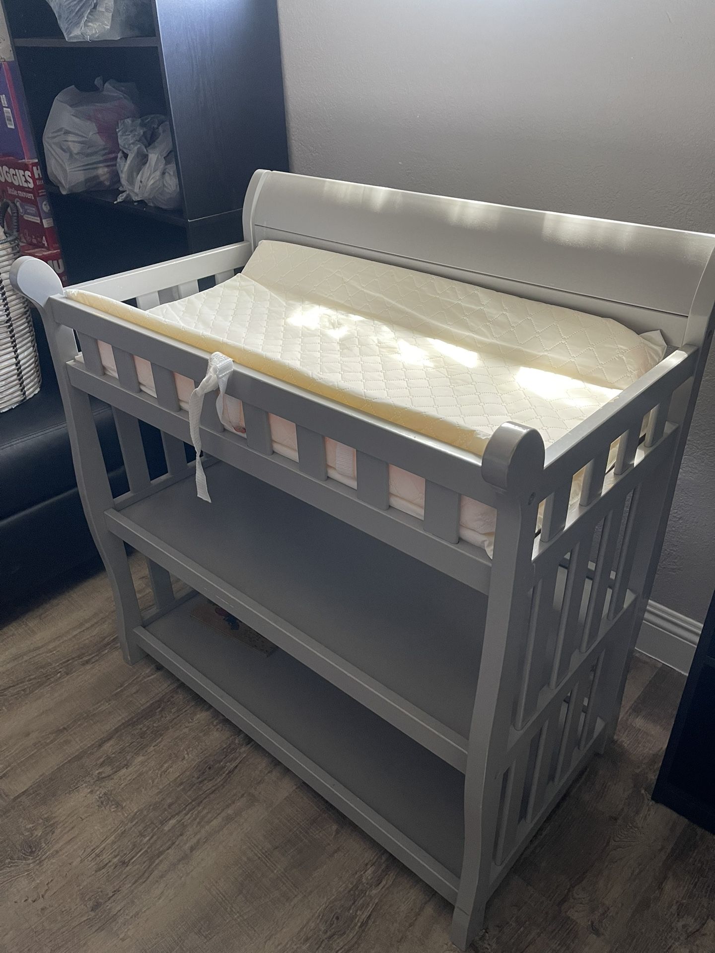 Changing Table/bassinet 