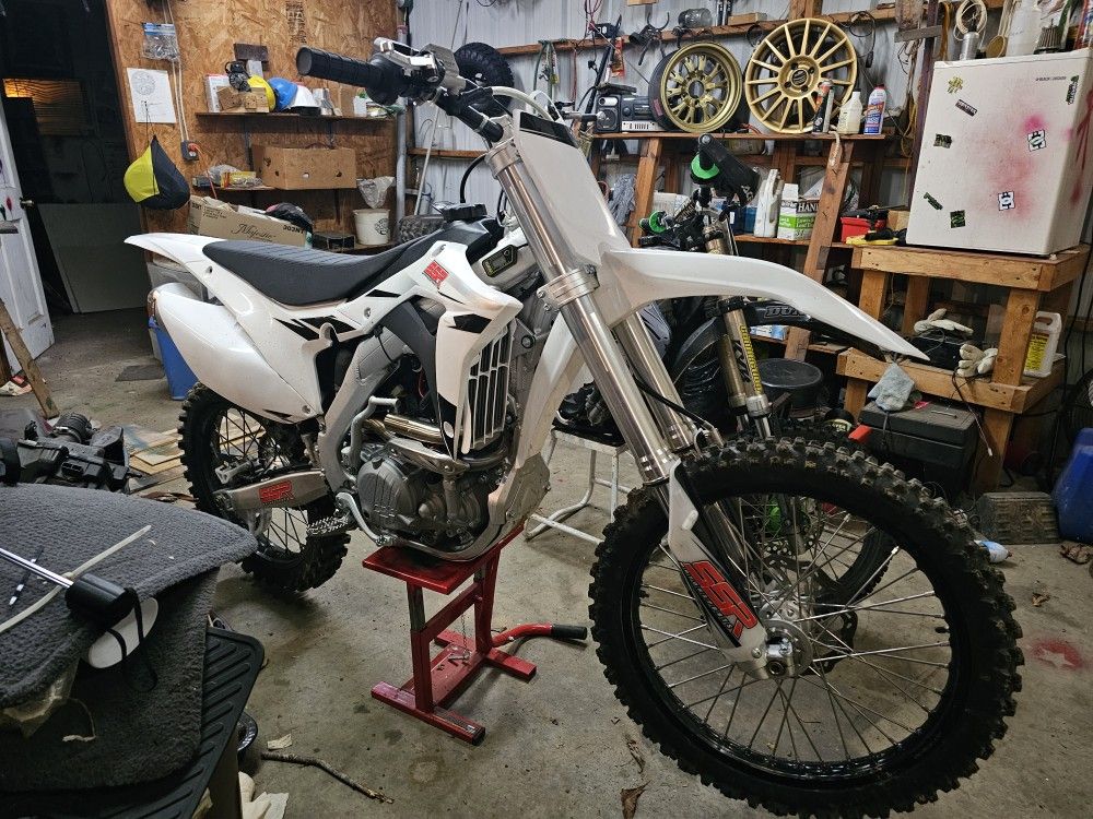 2022 SSR SR300S