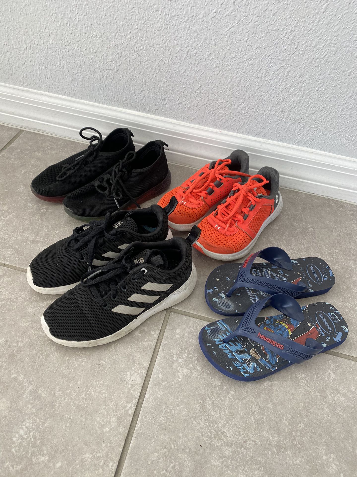 4 pairs of boys shoes bundle sneakers under armour, addidas and havaianas flip flops size 13 $30
