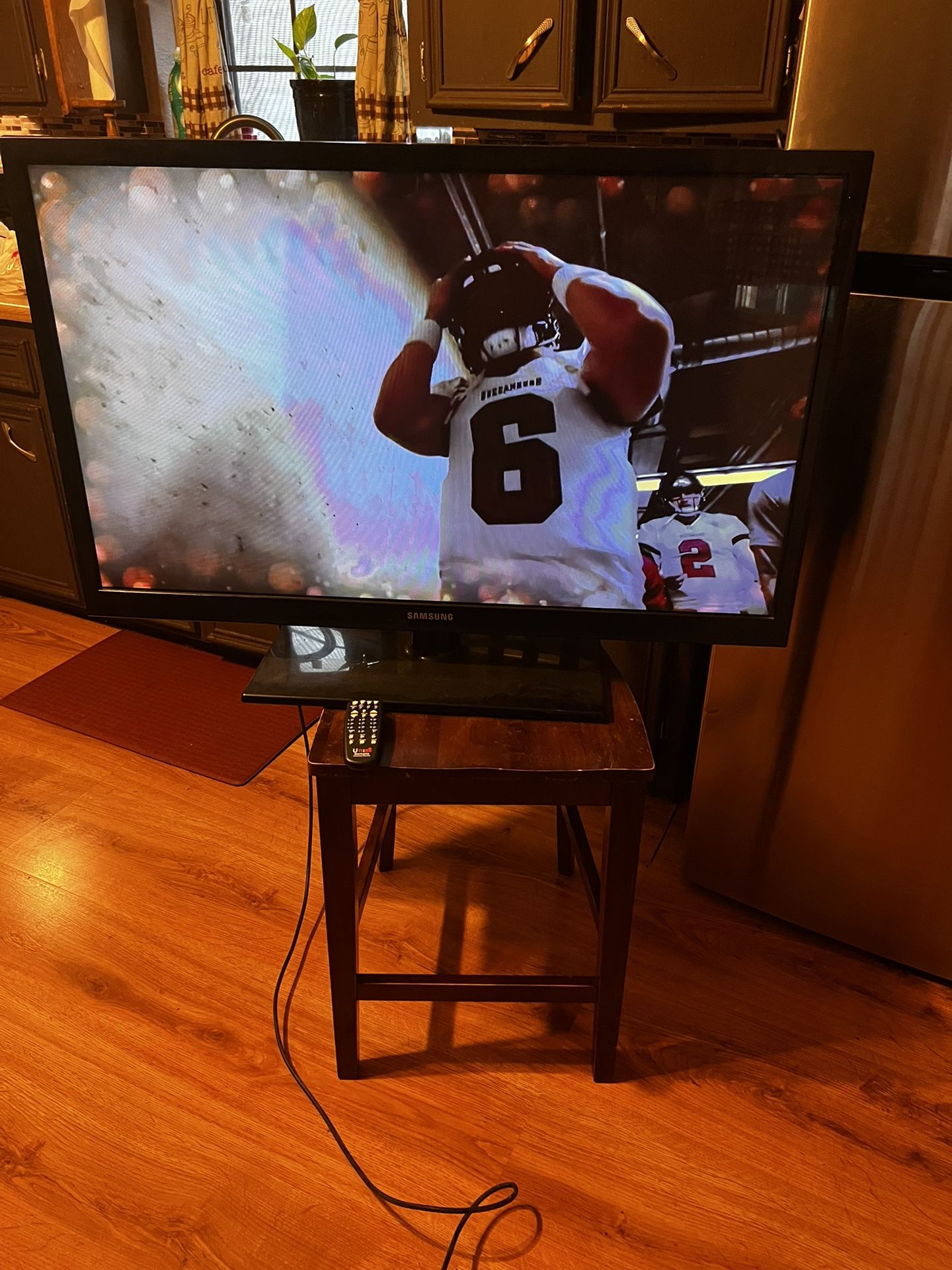 Samsung 46" Tv With Remote 