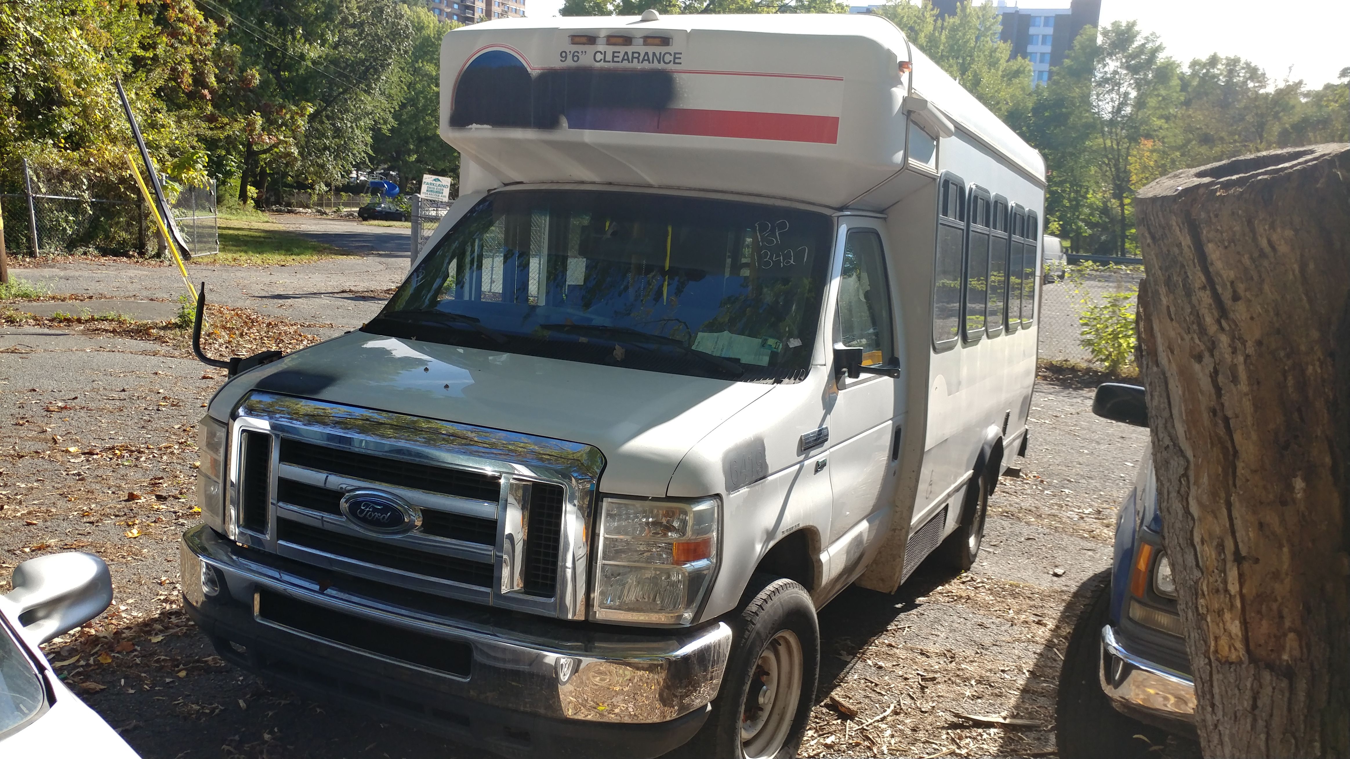 2010 Ford E-350 Handicap van bus