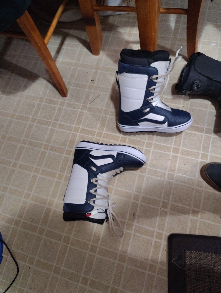 Men's Size 10 Vans Snowboard Boots