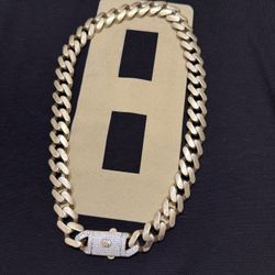 10k gold Monaco chain Hollow  weight almost 48g 