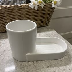 Crate And Barrel Kitchen Sink Caddy $15