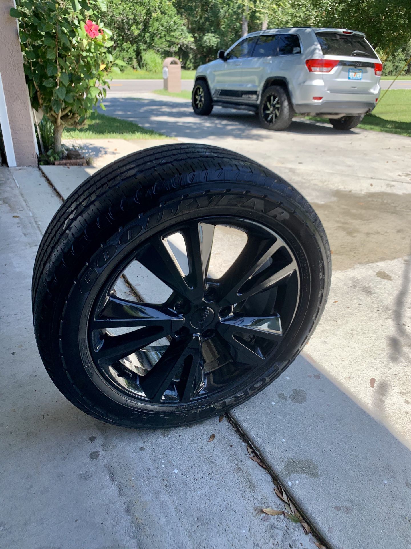 20” Jeep Grand Cherokee rims and tires set