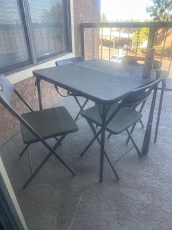 Table + 4 chairs