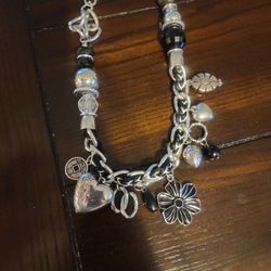 BEAUTIFUL  WOMENS  NECKLACE 