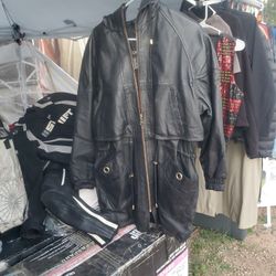 COMINT  LEATHER  JACKET  SIZE  M I ASK $35.00 