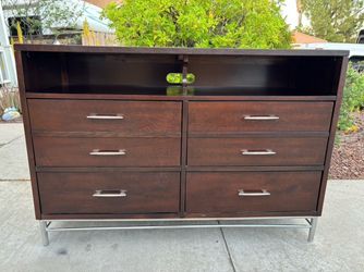 Modern Dresser Chest of Drawers Furniture Great Condition