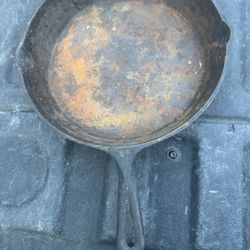 Vintage Cast Iron Skillet 10-1/2 Inch Made in USA