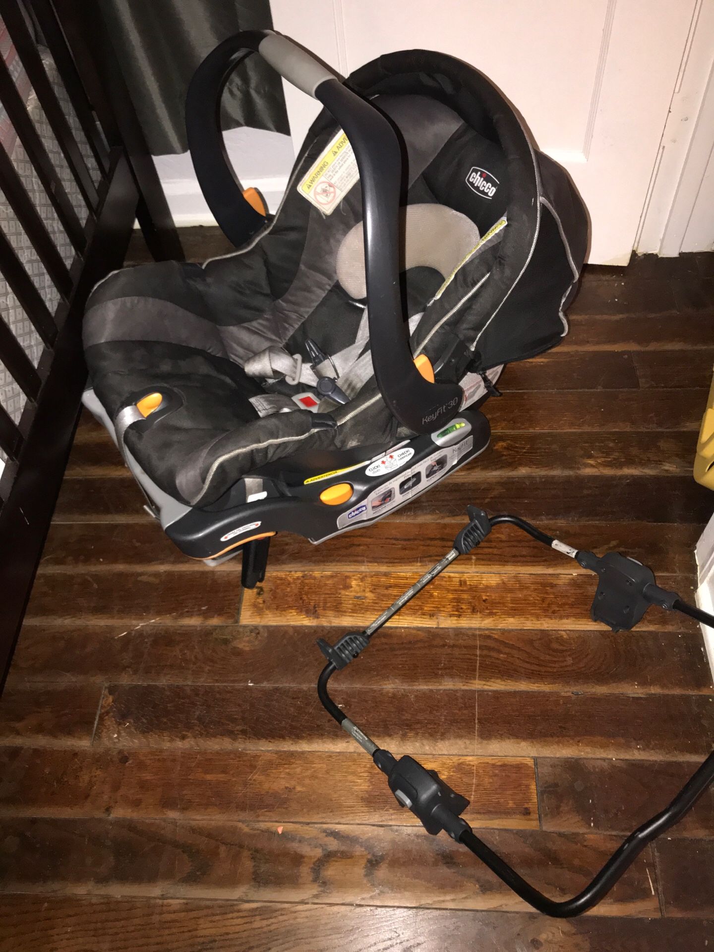 Chicco Keyfit 30 car seat and base w uppababy attachment