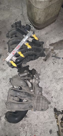 2.3 ford mazda intake manifold and injectors