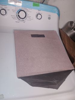 Set a five collapsible pink boxes