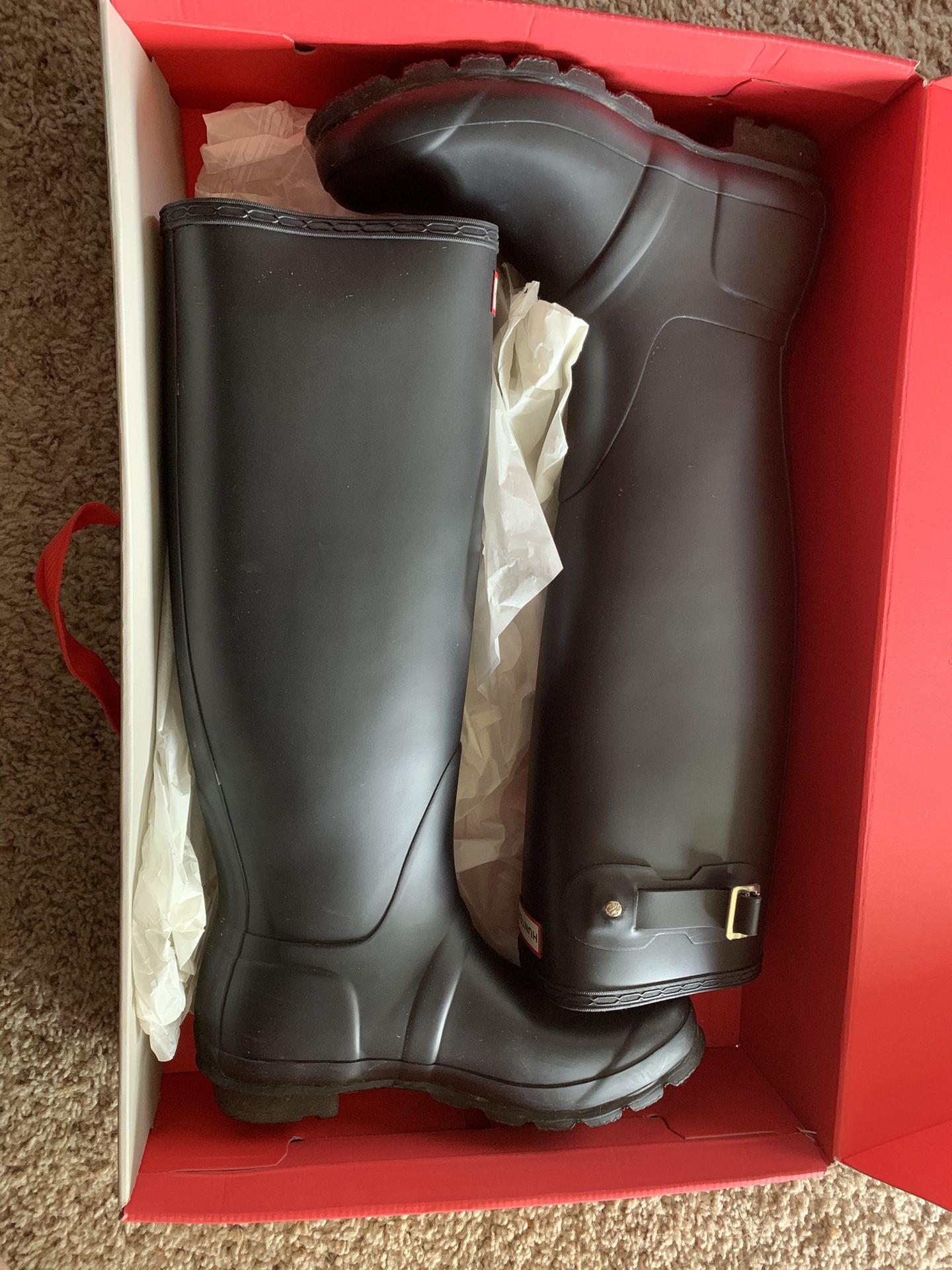 Hunter original Tall Matte Black Rain Boot, size 8 in Original Box