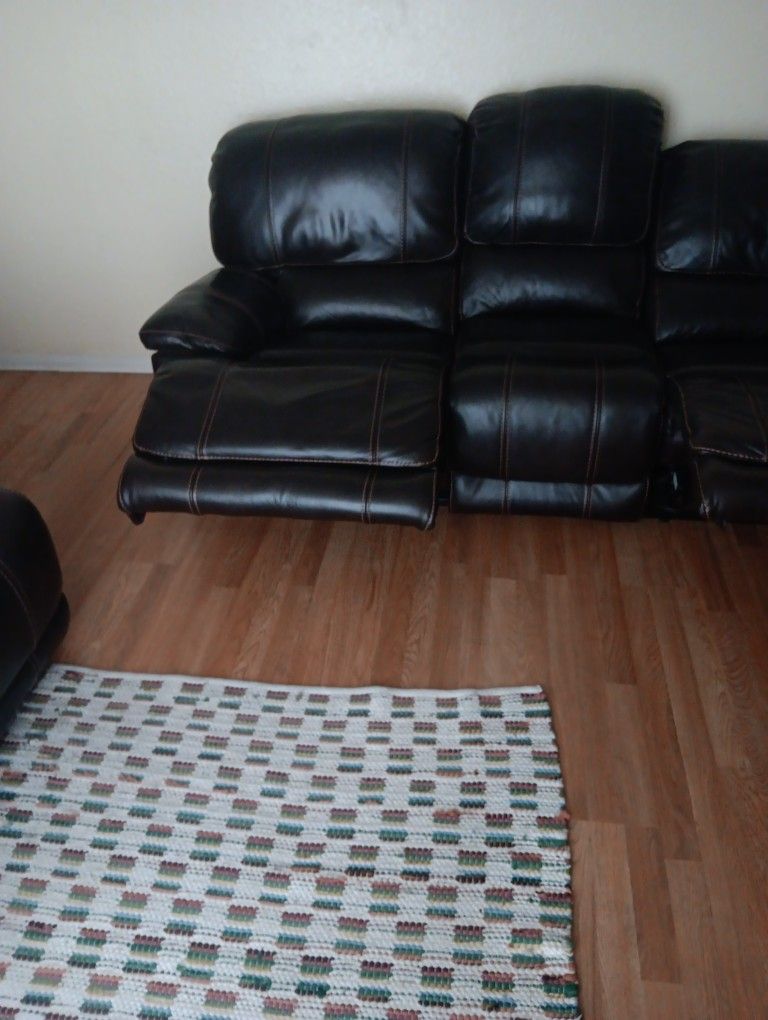 LEATHER RECLINERS