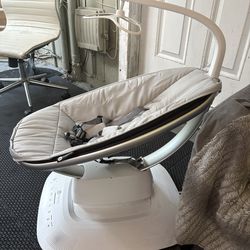 Moms musical moving swing for babies