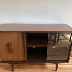 Vintage Walnut Credenza – Mid-Century Modern