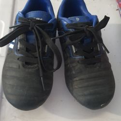 Soccer Shoes Size 10