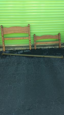 Single bed with head n foot Boards.