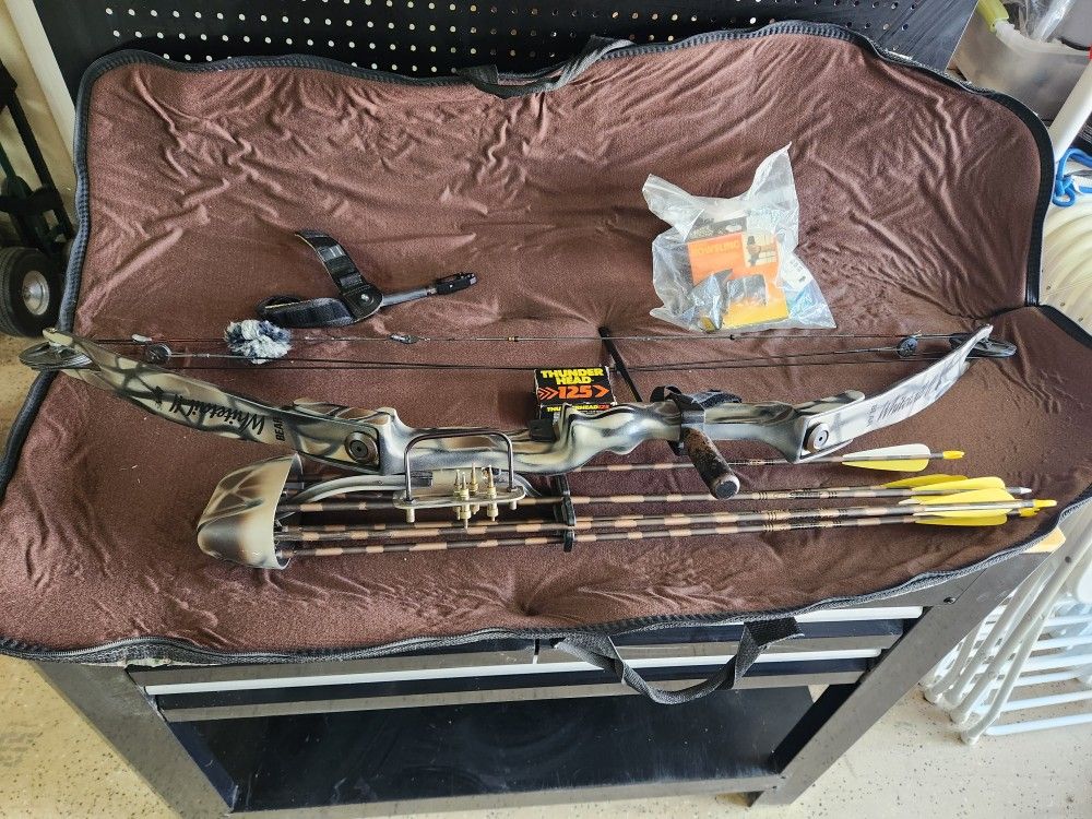 Archery Bow With Accessories