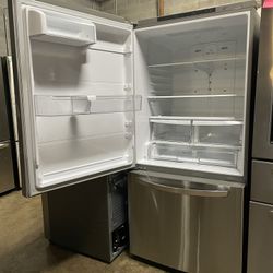 33 inch LG refrigerator in good condition with 4 months warranty