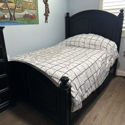 Bedroom Furniture Set. 3 Piece. 