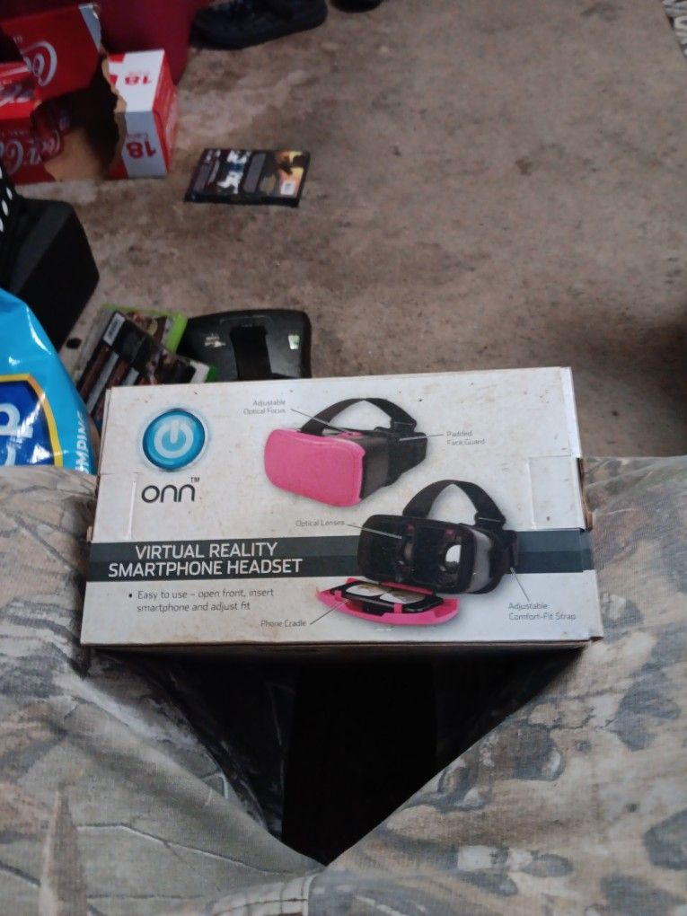 On Virtual Reality Smartphone Headset