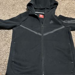 Black Nike tech size large(youth)