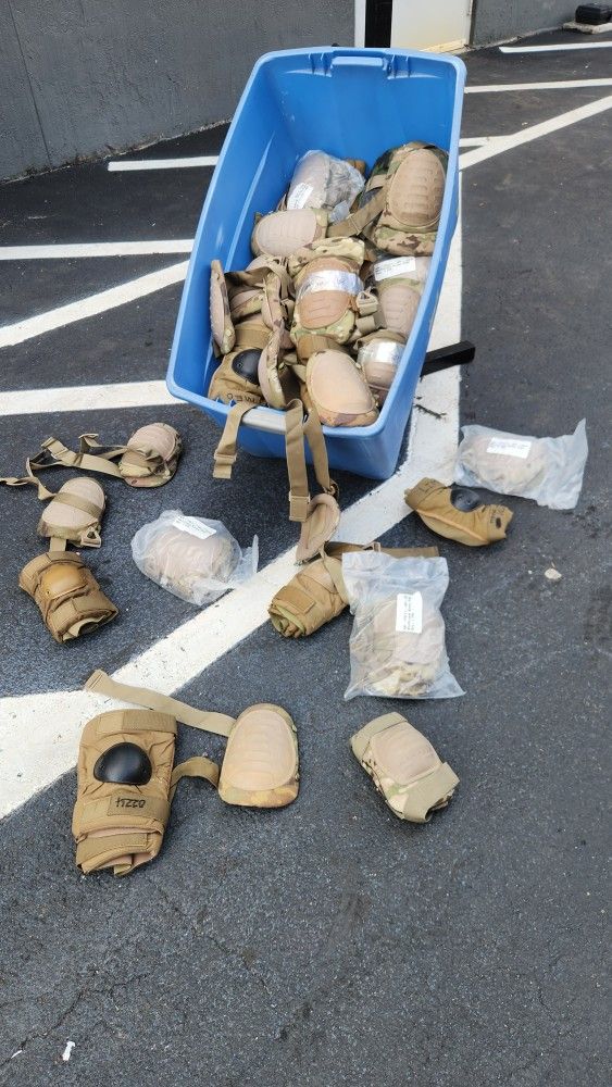 35 Pairs Like New Condition Universal, Multicam knee Pads
Delivery fee8pm