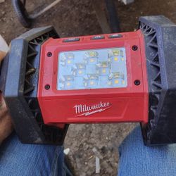 Milwaukee Side Lamp