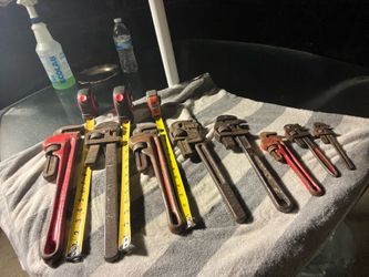 Lot of 8 pipe wrenches