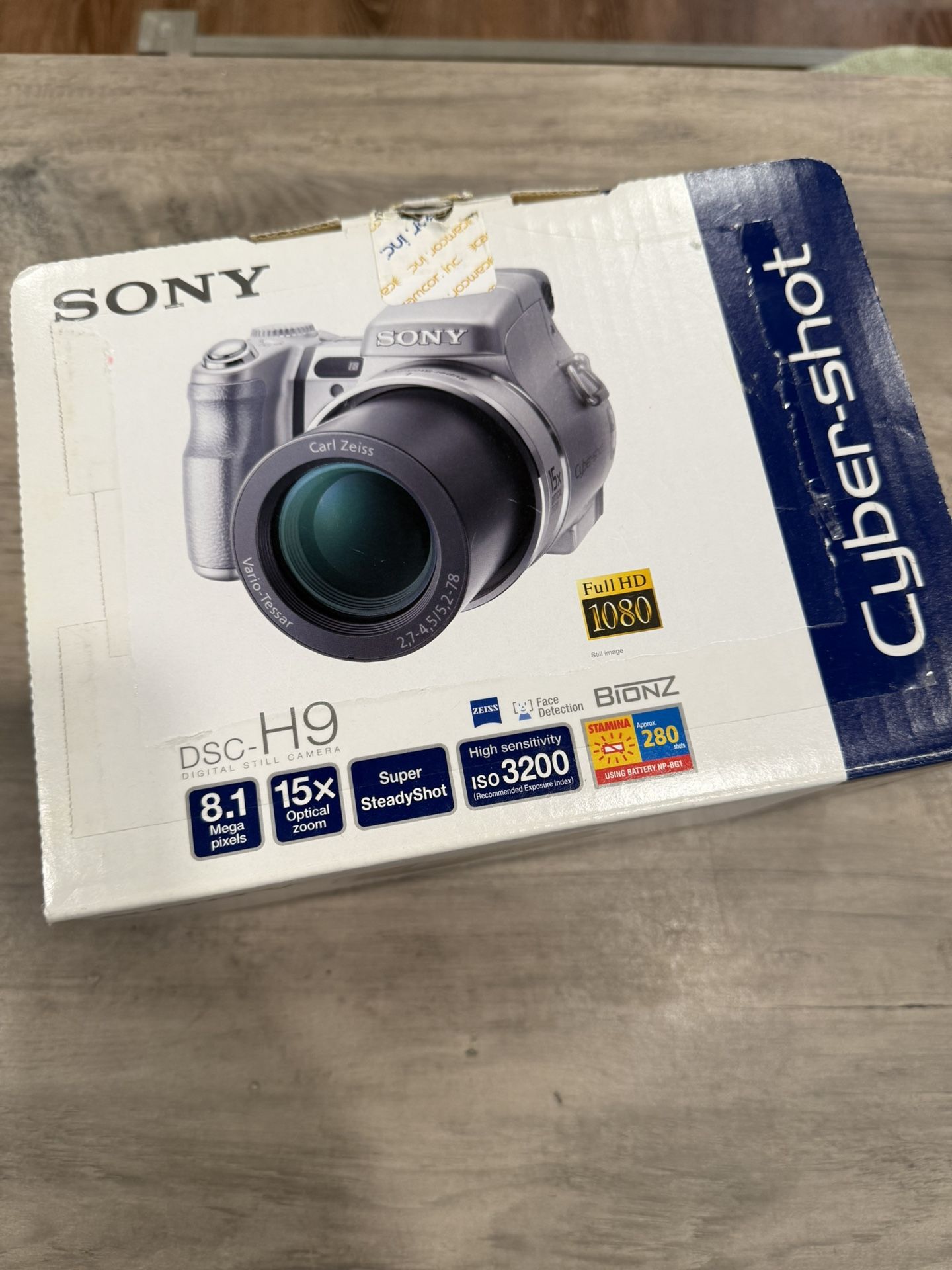 Sony Cybershot DSC-H9 W/ NEW BATTERY