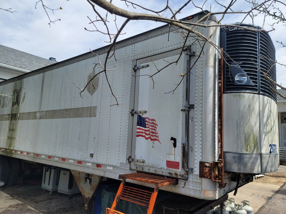 Storage Container / Tractor Trailor