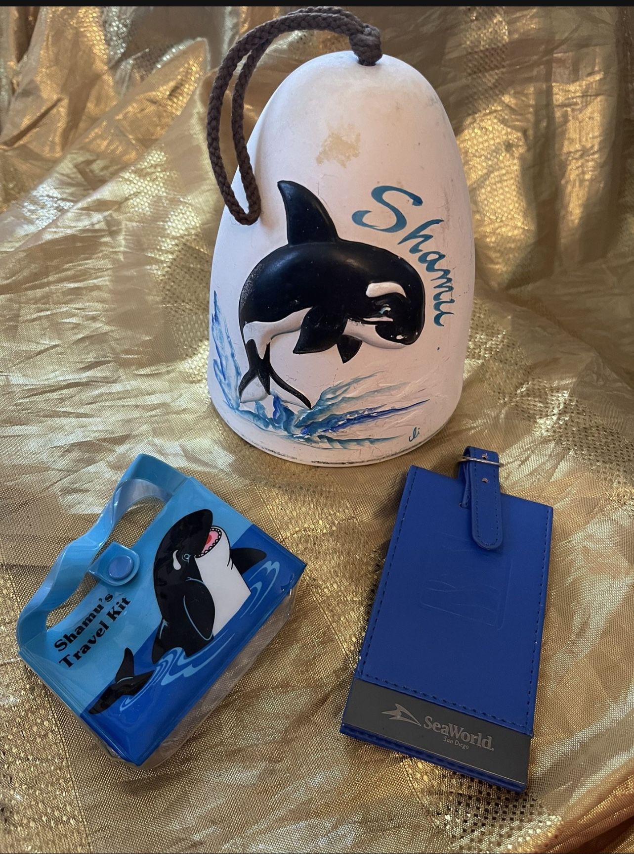 SEAWORLD SHAMU HANGING BELL AND SHAMU COIN PURSE AND SEAWORLD BLUE