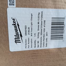 Milwaukee 2136-20  Tower Light With 2 Batteries  Kit