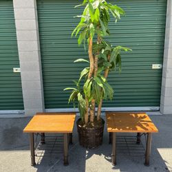 🎈2 NICE WOOD AND METAL END TABLES🎈