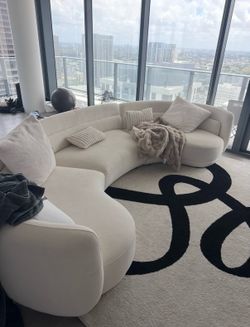 NICE COUCH FOR SALE