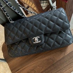 Authentic  Chanel Jumbo Classic Quilted Double Flap Black Caviar 