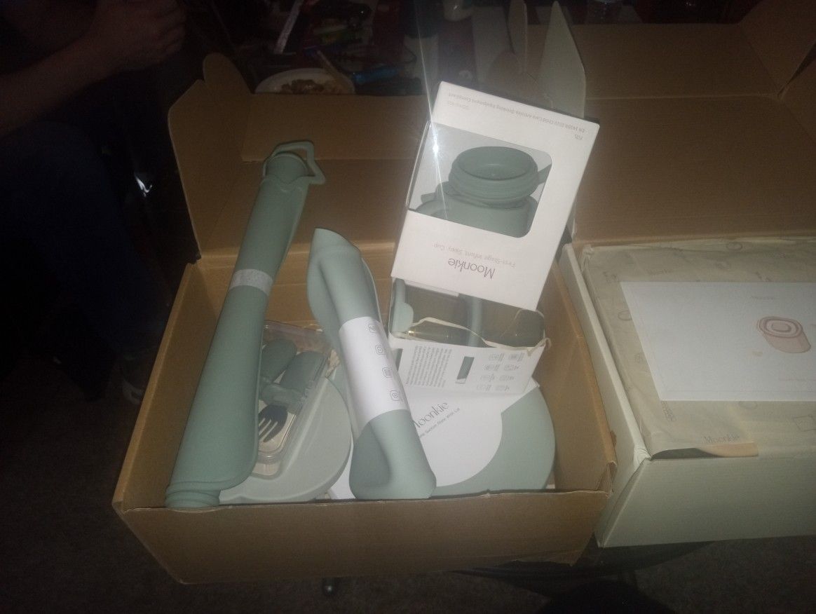 baby food storage kit and baby food items moonkie