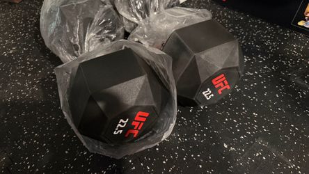 Pair of UFC dumbbells 22.5 kgs each