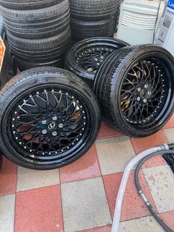Vertini 20 inch wheels and tires. 20x9 and 20x10.5 with 35 offset. 5x114