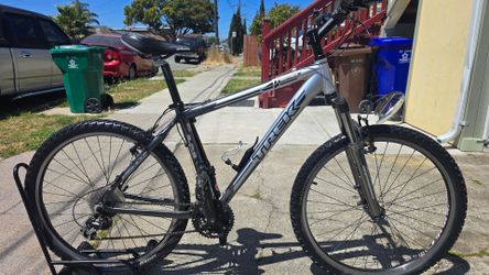 Trek Mountain Bike Medium Size