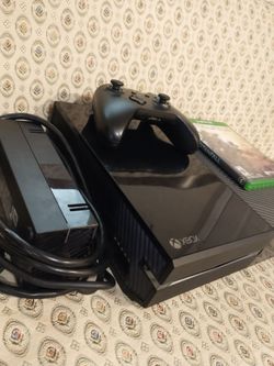 Xbox one console with 4 games Red Redemption 2, Assassins creed Odyssey, Madden NFL, Overwatch