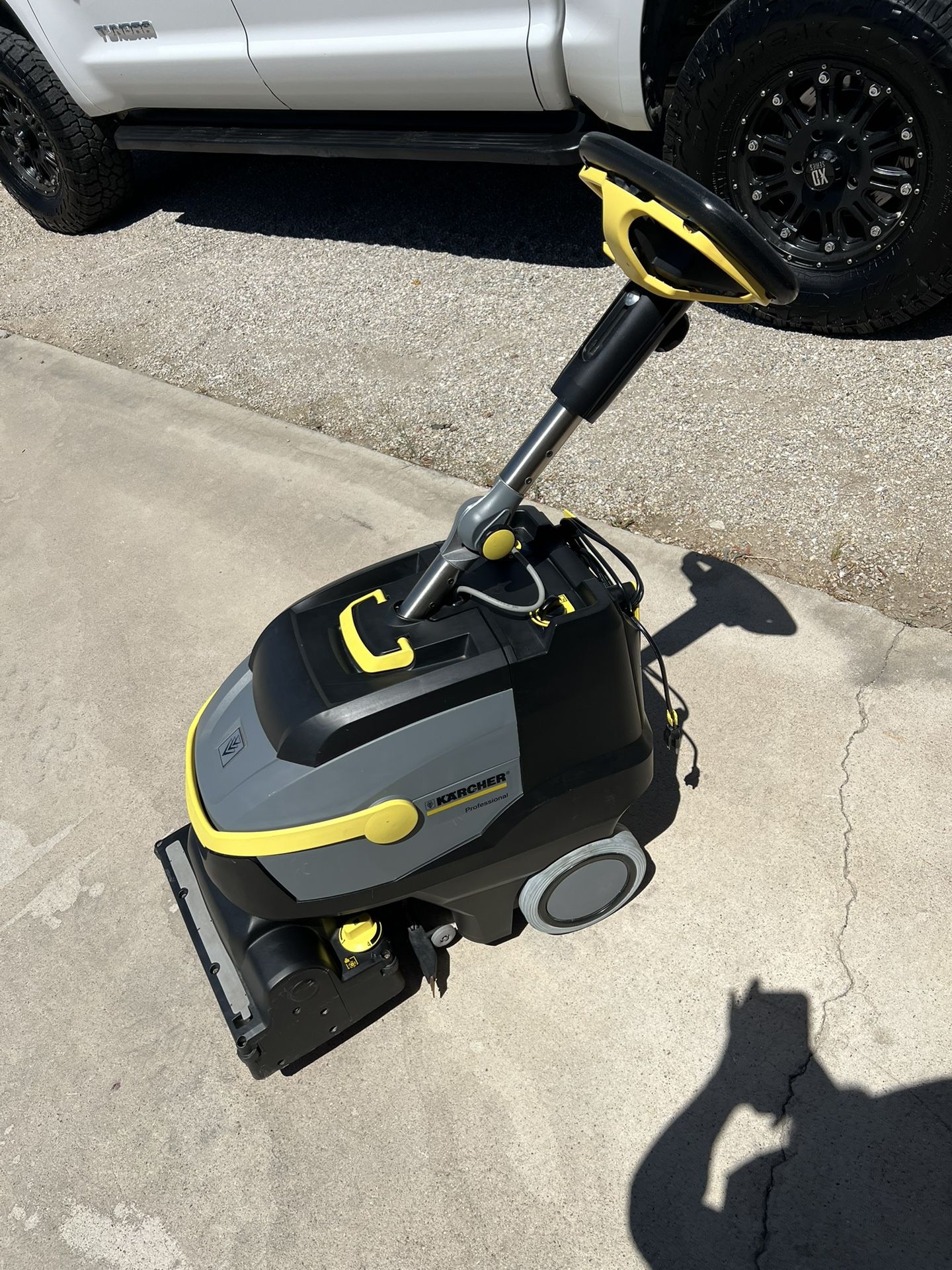 Karcher Compact Floor Scrubber