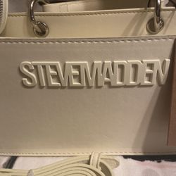 Brand new authentic, Steve Madden Crossbody bag in the colorPEAR SORBET r