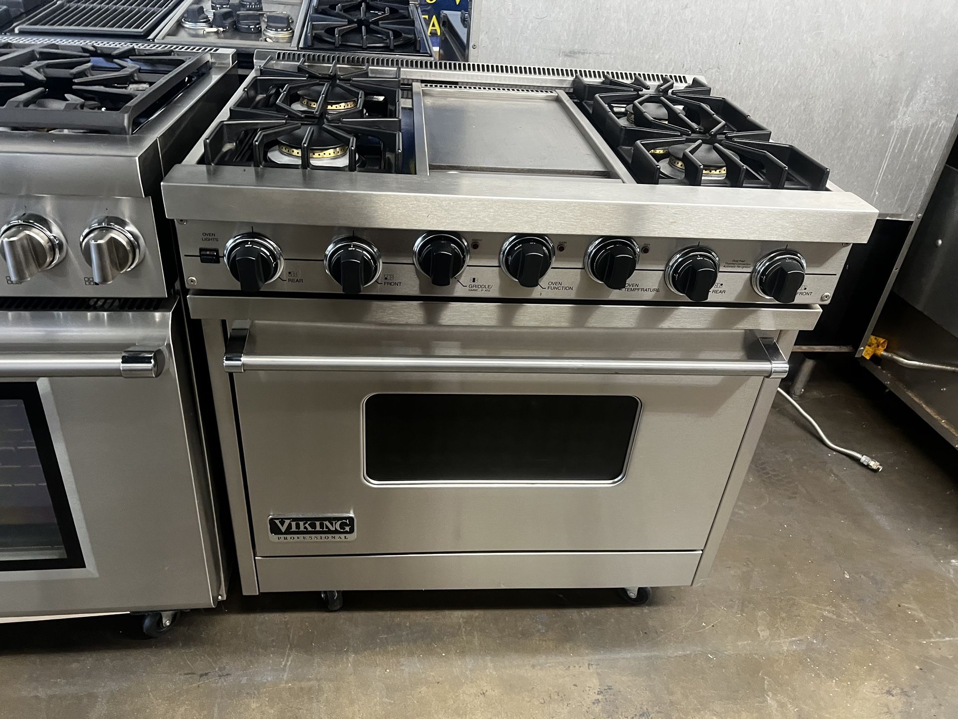 VIKING 36”WIDE DUAL FUEL RANGE STOVE STAINLESS STEEL WITH GRIDDLE 