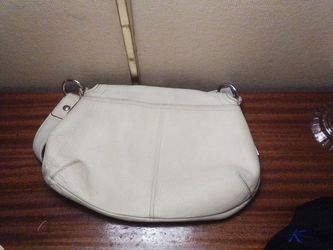 Coach Purse white Leather With Pink Interior Many Compartments .