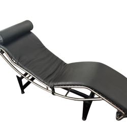 Le Corbusier Style Black Leather Lounge Chair