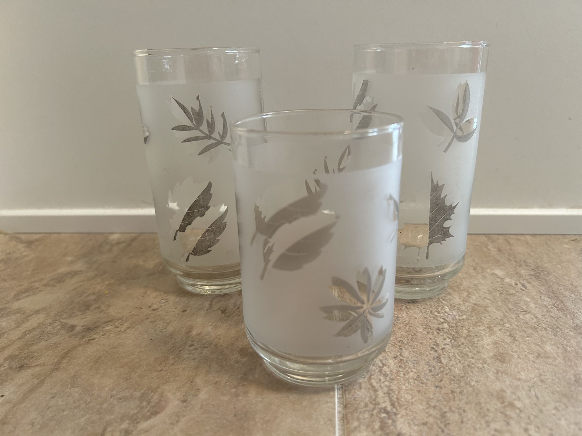 Vintage Libby Silver Frosted Leaf Drinking Glasses 5.5” & 4.5” Tall- Set of 3