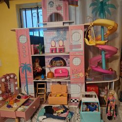 Barbie wood doll House with barbies and excessories